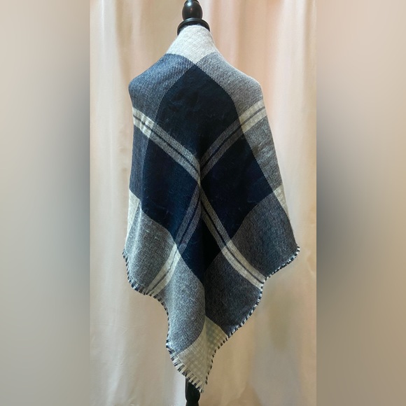 Womens Navy and Off White Reversible Plaid Shawl Wrap - Picture 5 of 10